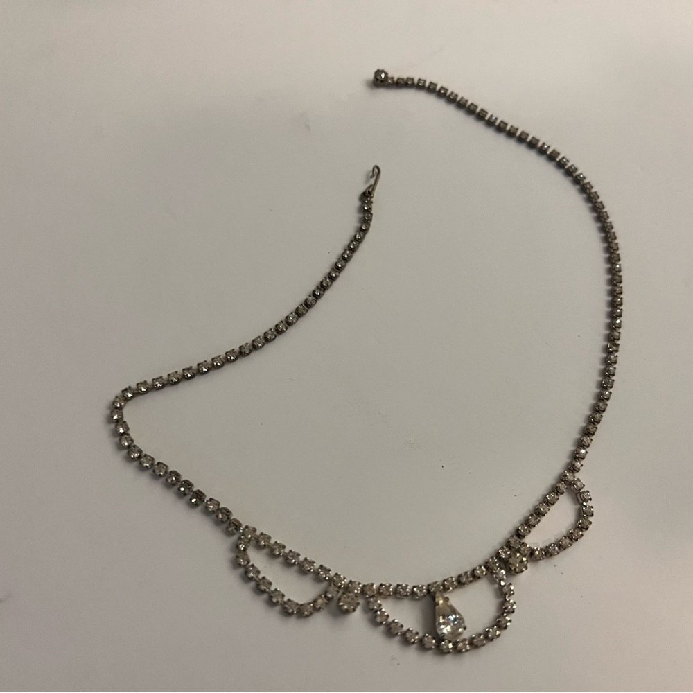 Simple rhinestone choker